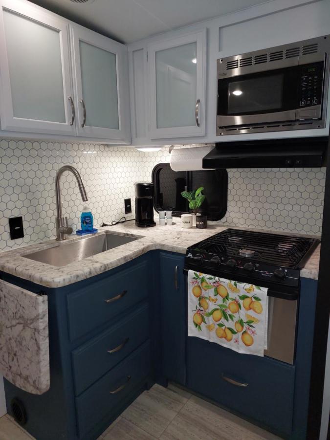 The Torres' Camper Experience! Apartment Тампа Екстериор снимка