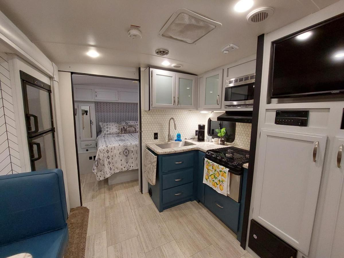 The Torres' Camper Experience! Apartment Тампа Екстериор снимка