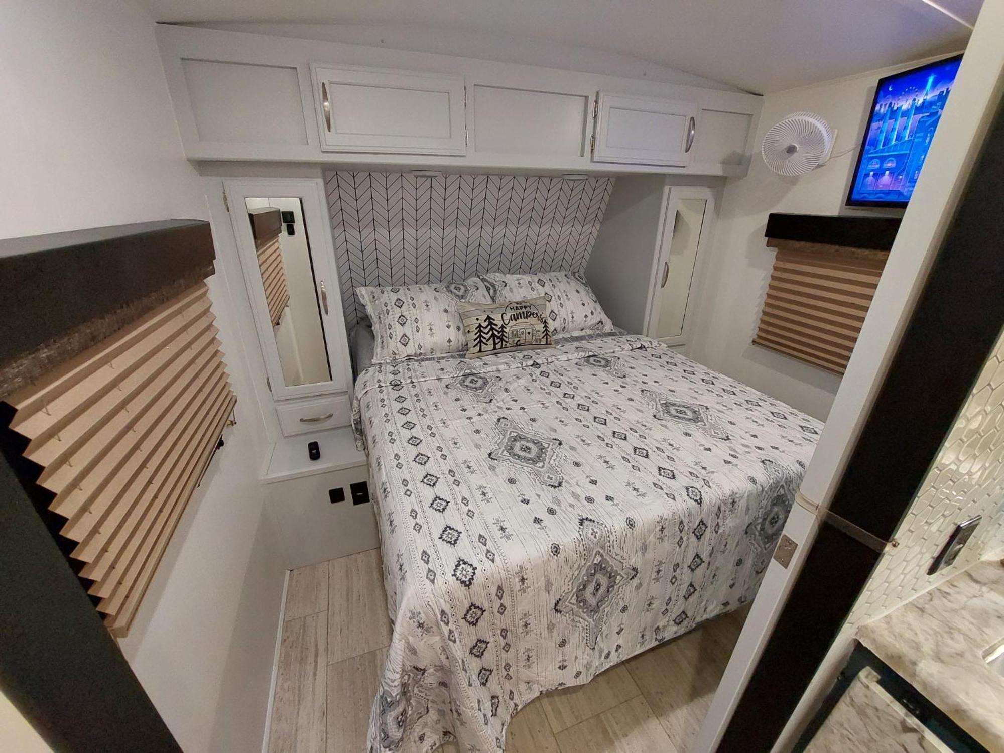 The Torres' Camper Experience! Apartment Тампа Екстериор снимка