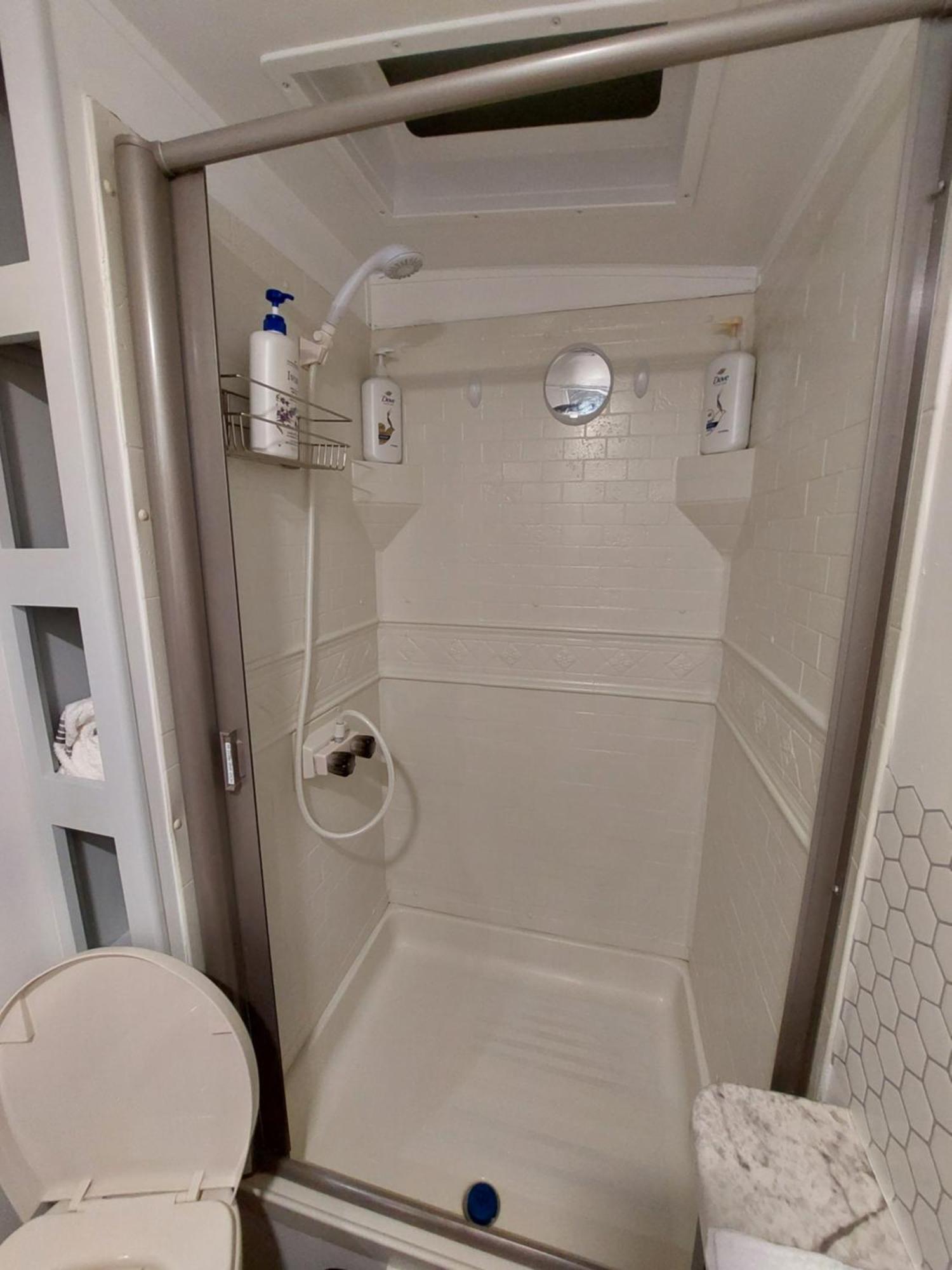 The Torres' Camper Experience! Apartment Тампа Екстериор снимка